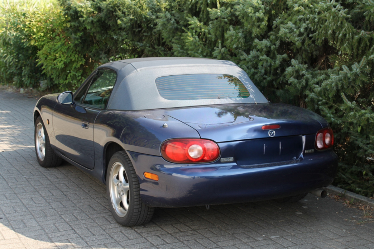 Verdeck für Mazda MX 5 Glasscheibe Roadster, Convertible, Blaues Auto, Rückseite, Alufelgen, Cabriolet, Mazda, Blaues Auto, Rückansicht, Kabriolettenvorne