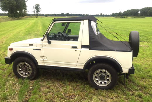 Suzuki SJ / Samurai Pick-up & Bikinitop schwarz Maschine, Rad, Gras, Auto, Jeep